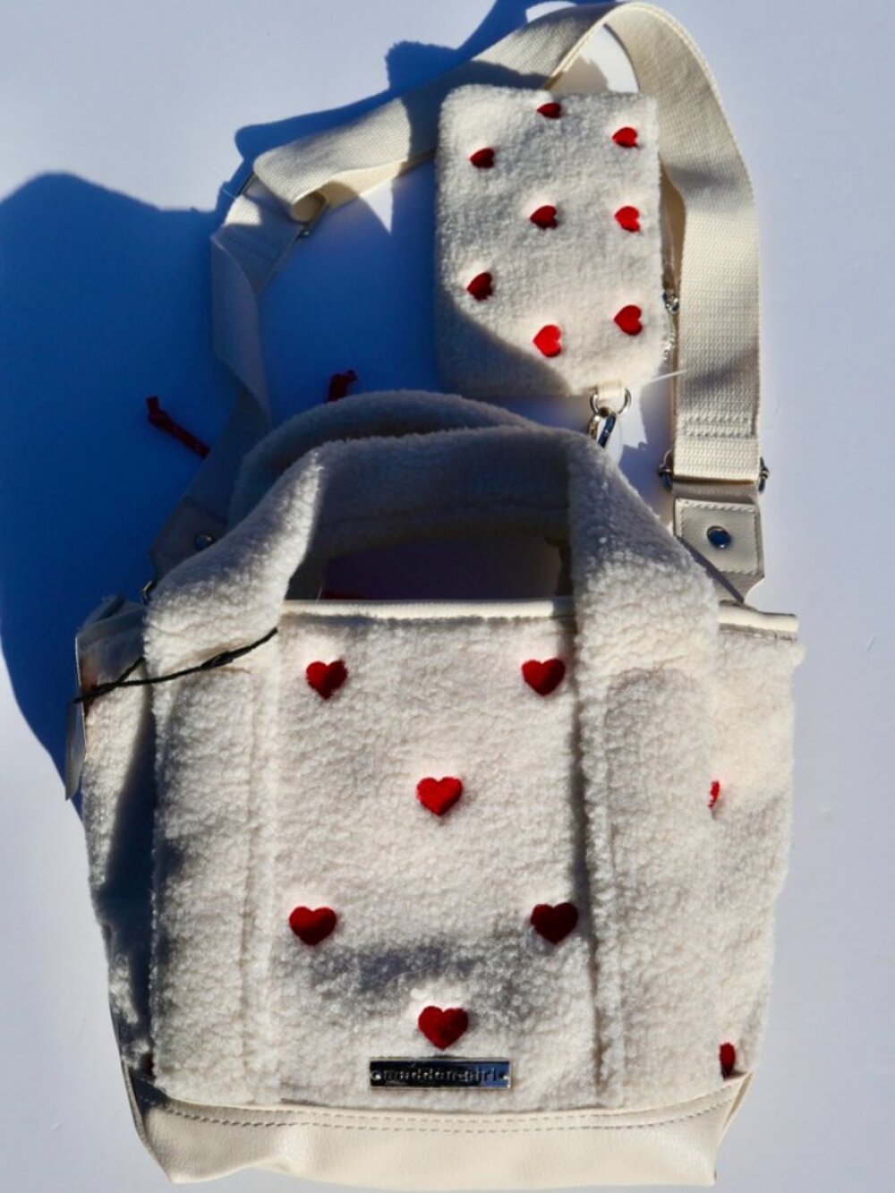 NWT Madden Girl Red Heart Sherpa Mini Tote Bag with Charms - Picture 4 of 9